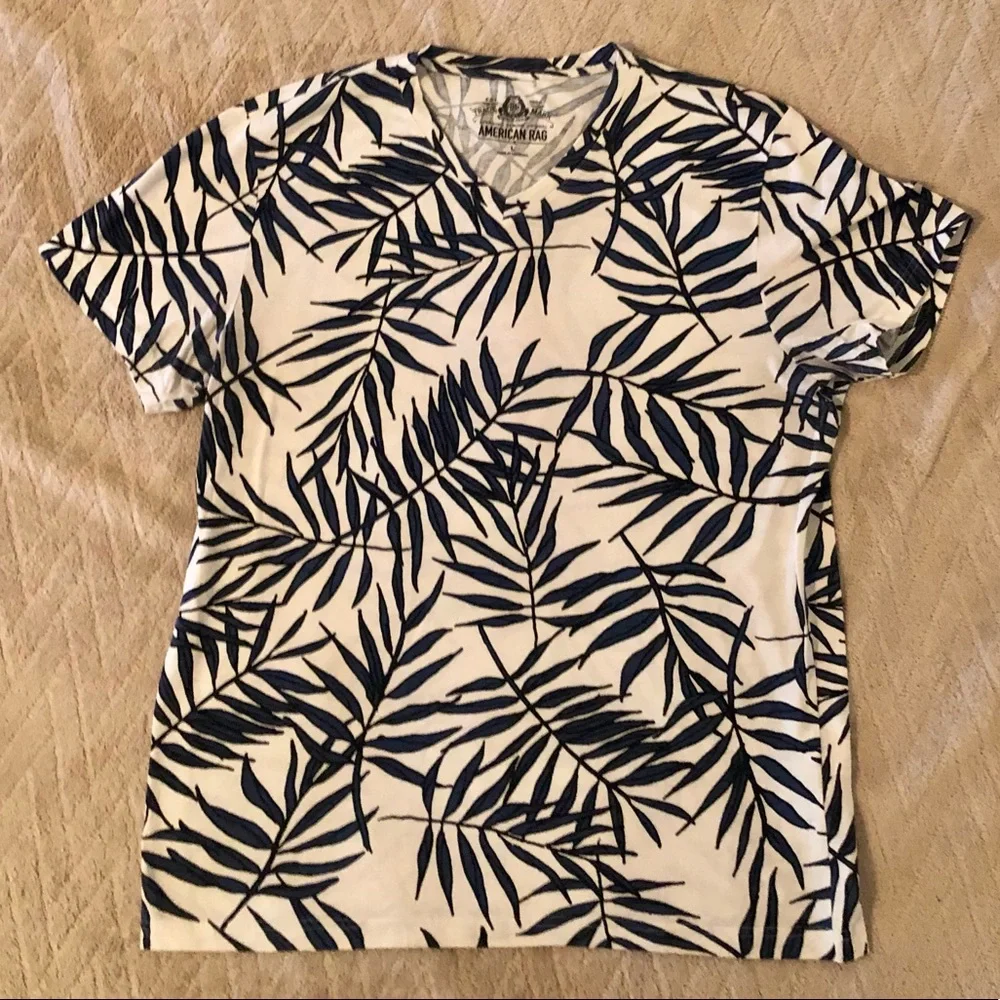 American Rag Men’s Hawaiian style V-neck t-shirt in Large - Picture 4 of 6